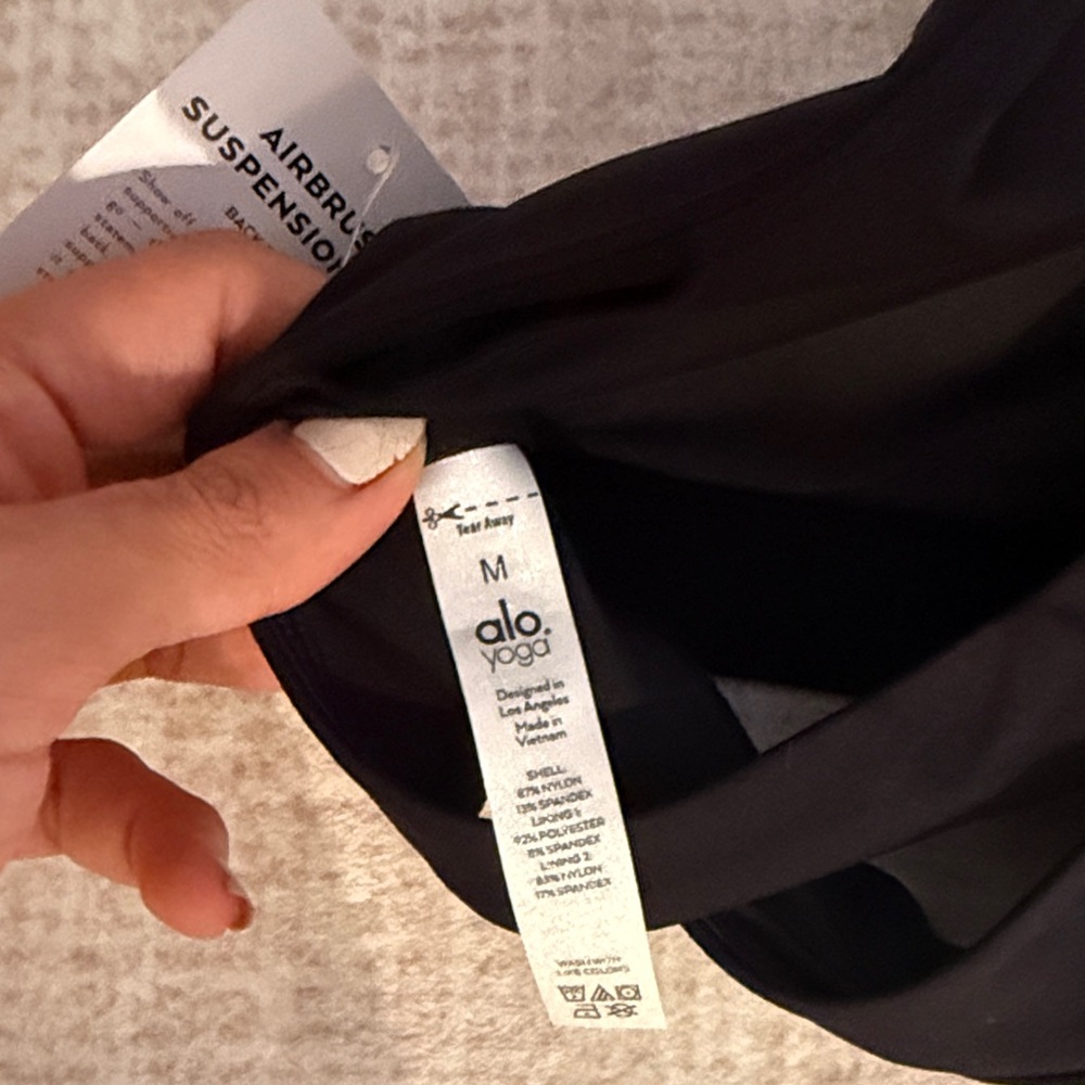 ALO Yoga Classic Black Sports Bra size M brand new - Picture 5 of 5